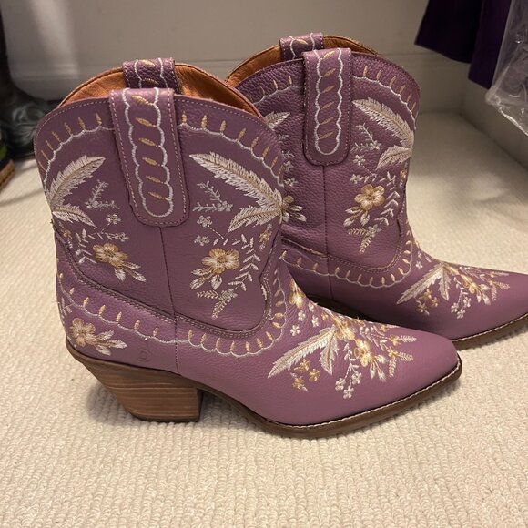 DINGO Primrose Bootie in Lavender Sz 9 NEVER WORN - Picture 3 of 16